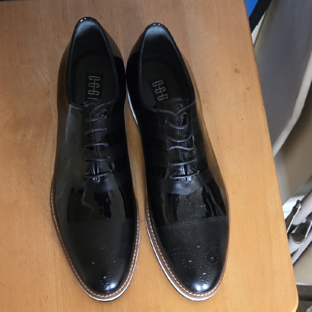 Black Leather Oxford Shoes with Closed Lacing Practically New